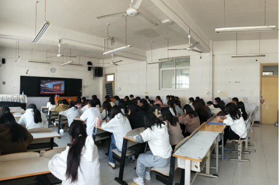 喜迎二十大 奋进新征程｜william威廉亚洲官方组织全院师生观看中国共产党第二十次全国代表大会开幕会直播